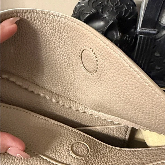 Tan Inspired Leather Women's shoulder Bag - Picture 6 of 11